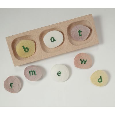 3-PEBBLE WORD-BUILDING TRAY